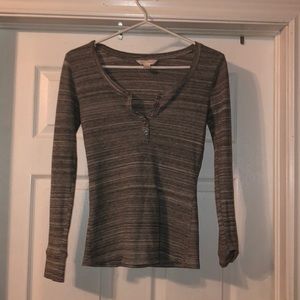 Long sleeve grey shirt with button up front